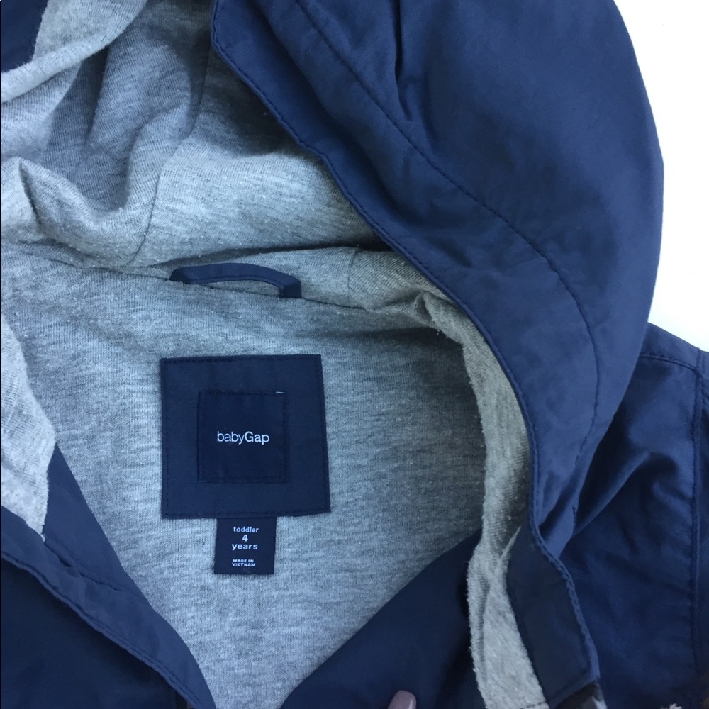 Boys Size 4 windbreaker and sweater